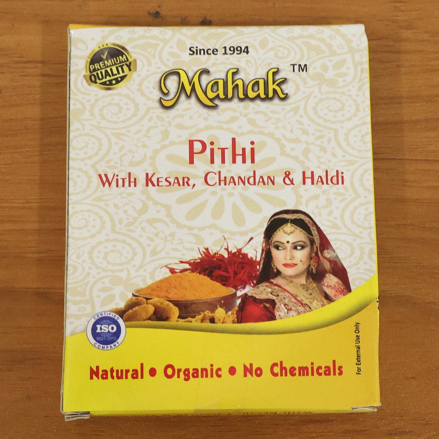 Traditional Wukusy Mahak Pithi for face and body, 40g, showcasing the herbal powder in a clear container