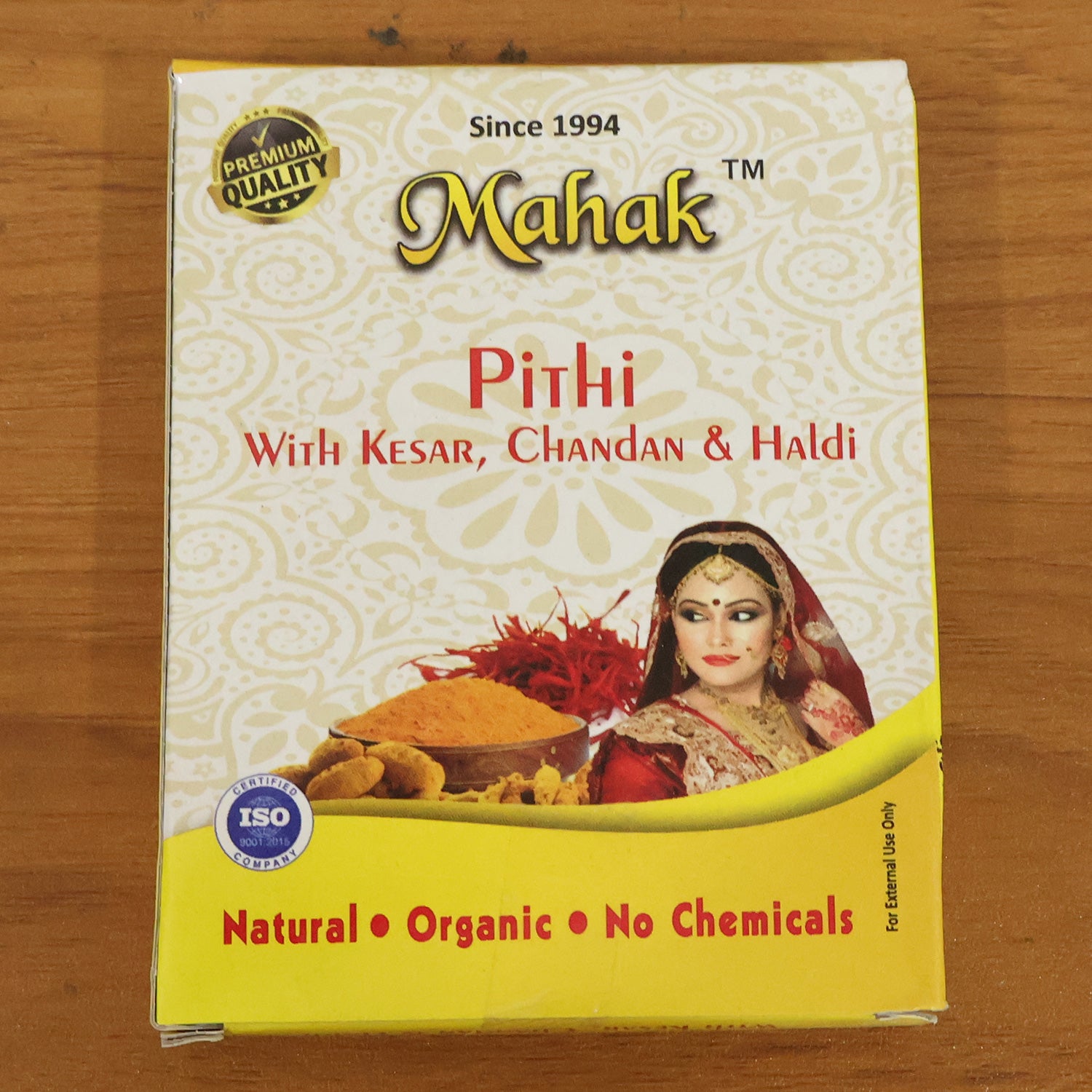 Traditional Wukusy Mahak Pithi for face and body, 40g, showcasing the herbal powder in a clear container