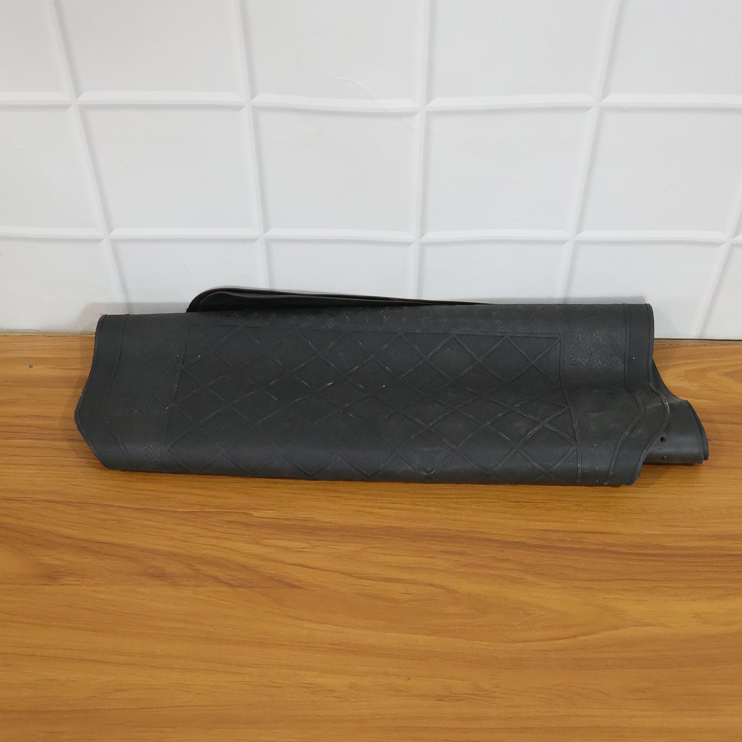 Wukusy heavy-duty anti-slip rubber car foot mat set with four durable mats for vehicle flooring protection.