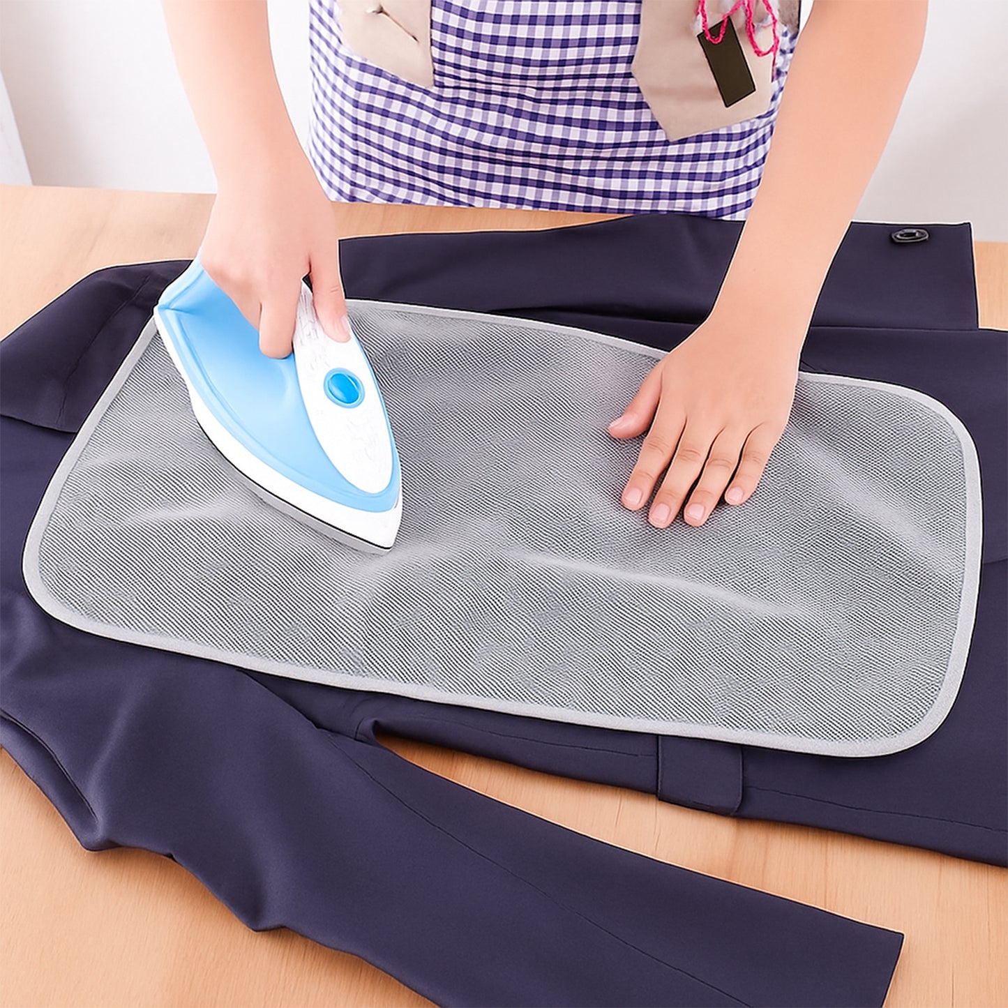 Wukusy large ironing press net, mesh protector cloth for ironing, 67x50 cm, lightweight and breathable fabric.