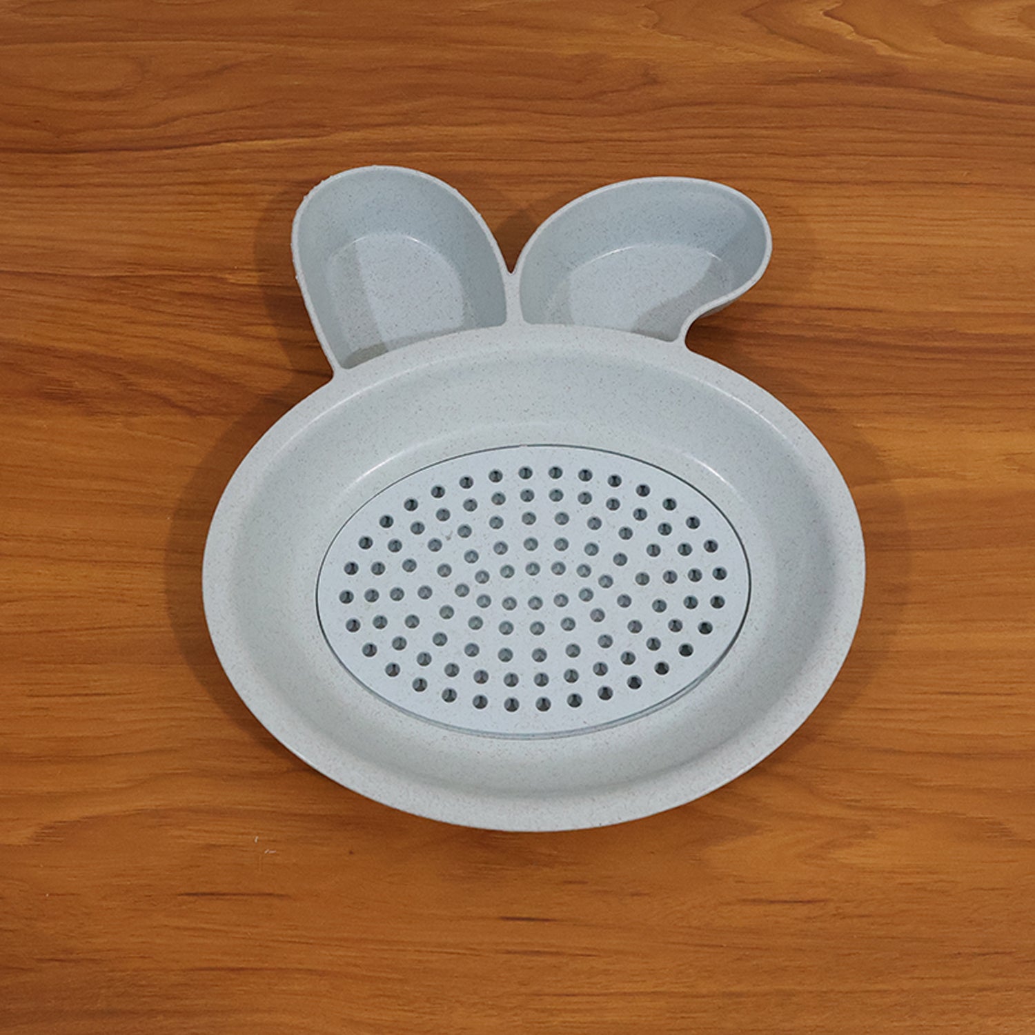 Wukusy multi-purpose dumpling snack serving plate with multiple compartments for dipping sauces and small snacks.
