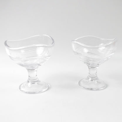 Set of two Wukusy glass footed dessert bowls with a classic ice cream cup design, perfect for serving desserts or ice cream.