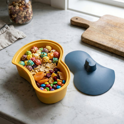 Wukusy multipurpose 3-section snack serving tray with lid, featuring separate compartments for snacks and a secure lid.