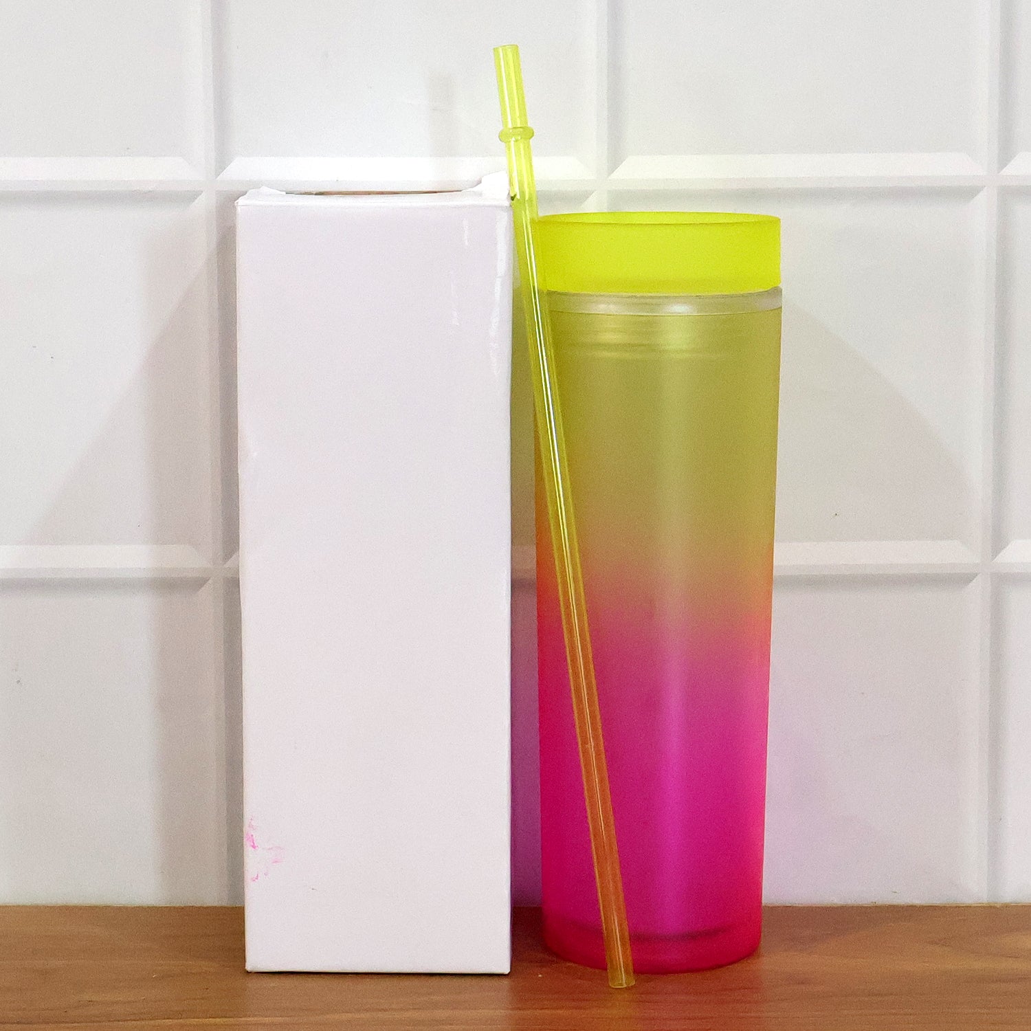 Wukusy gradient plastic tumbler cup with lid and straw, 400 ml, showing the colorful cup with straw and lid on a white background.