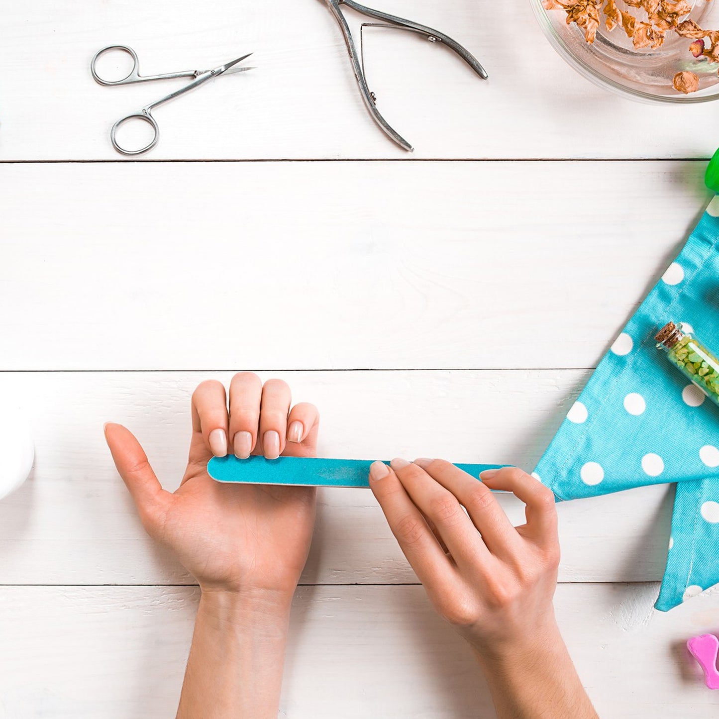Wukusy professional double-sided nail filer, 18 cm, with textured surfaces for shaping and smoothing fingernails.