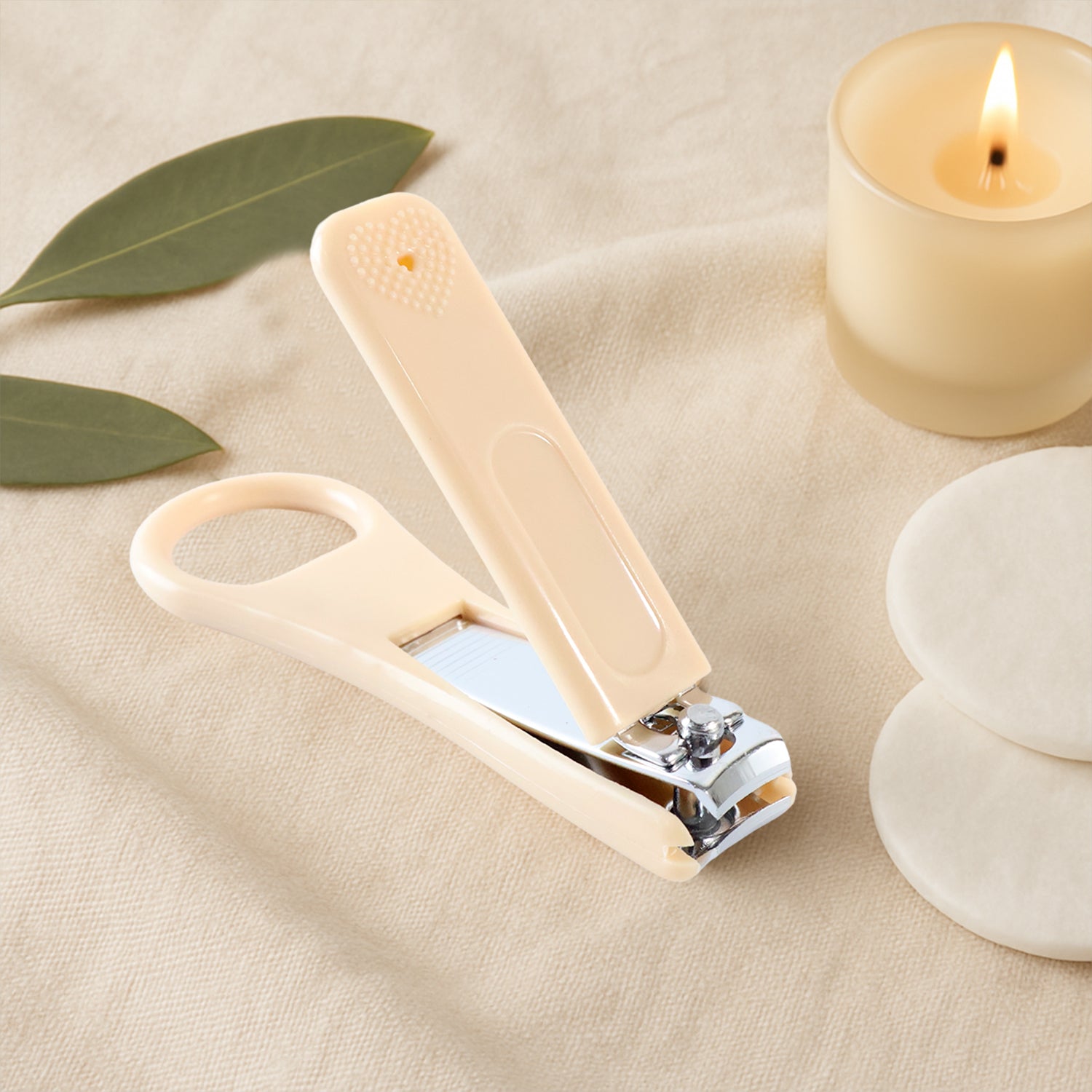 Wukusy ergonomic ring-handle nail clipper with a curved cutting edge for precise grooming, placed on a white background.