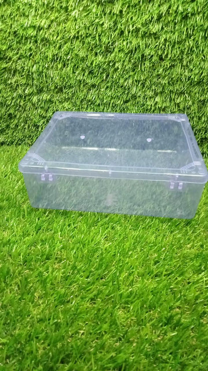 Wukusy 2928 Commander container used for storing kitchen items, with a clear plastic body and secure lid for organization.