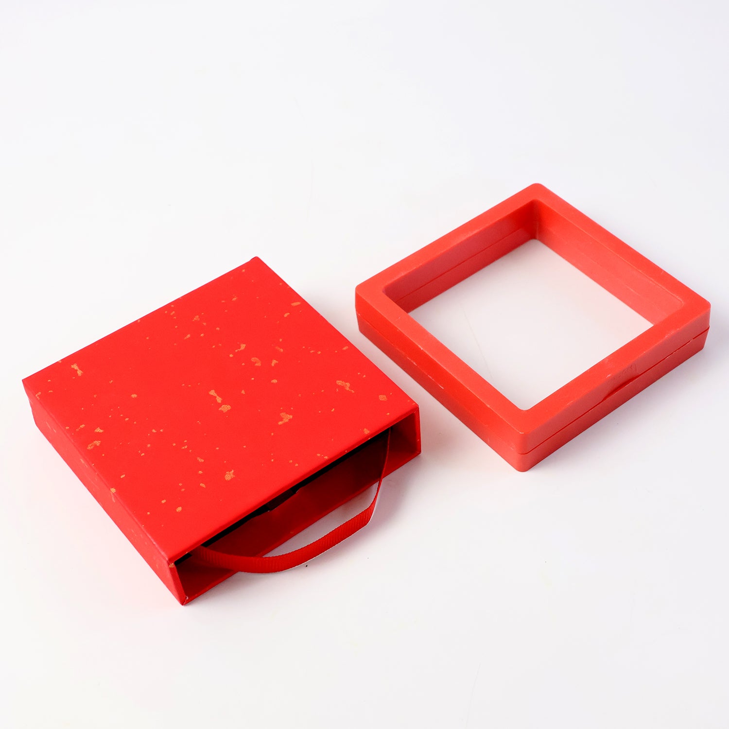 Clear jewelry display box from Wukusy, 9x9 cm, perfect for organizing and showcasing necklaces, rings, or earrings.