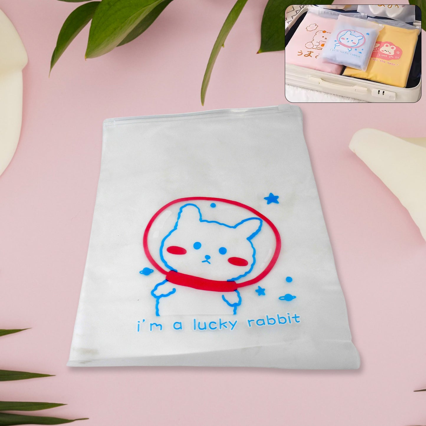 Reusable multipurpose pouch from Wukusy, 28x20 cm, ideal for home organization and storage, shown in a close-up view.