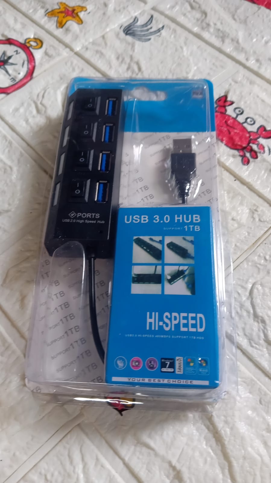 Wukusy 4-port USB 2.0 hub with high-speed transfer, LED indicators, on/off switch, compatible with tablets, laptops, and computers.