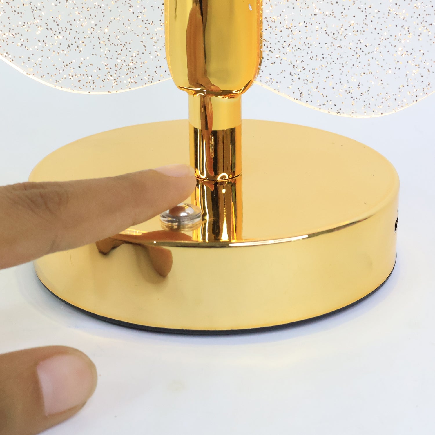 Wukusy premium LED crystal table lamp with USB port, modern home decor lighting with elegant crystal design and warm illumination.