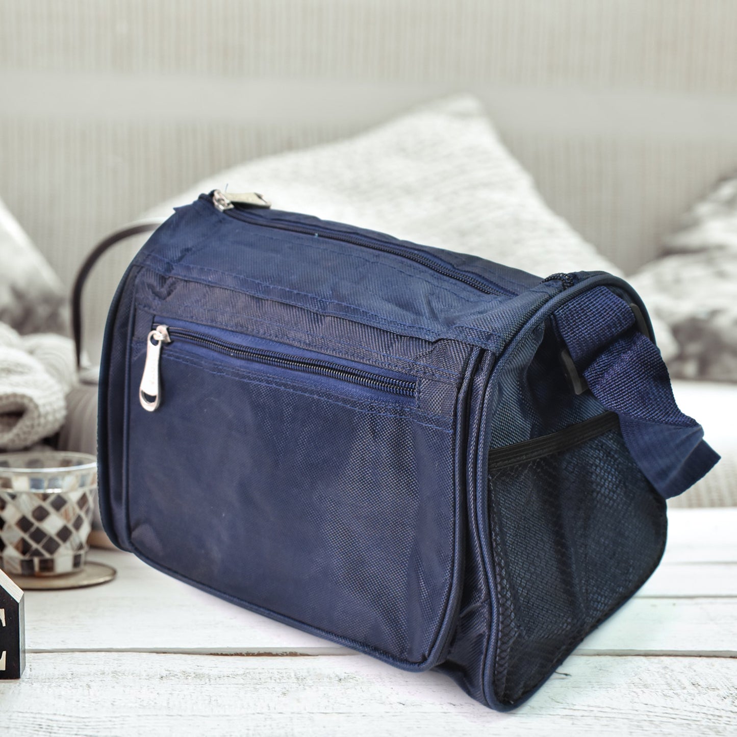 Stylish Wukusy lunch box bag for women and men, office use, featuring a convenient and modern design for daily meal transport.