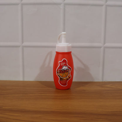 Small Wukusy plastic squeeze sauce bottle for pizza ketchup and mayonnaise dispensing, with a clear nozzle and compact design.